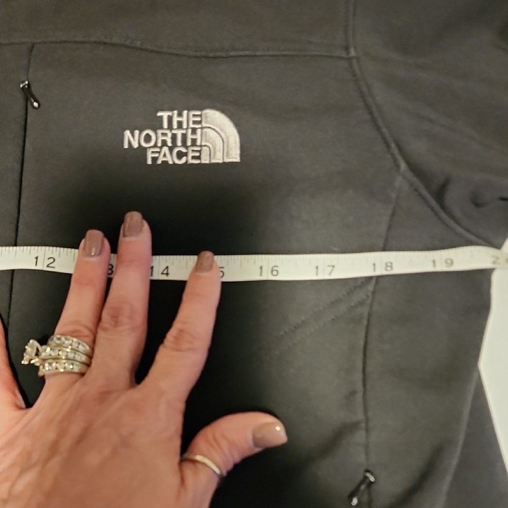 The North Face Women's Black Performance Jacket - Picture 4 of 8